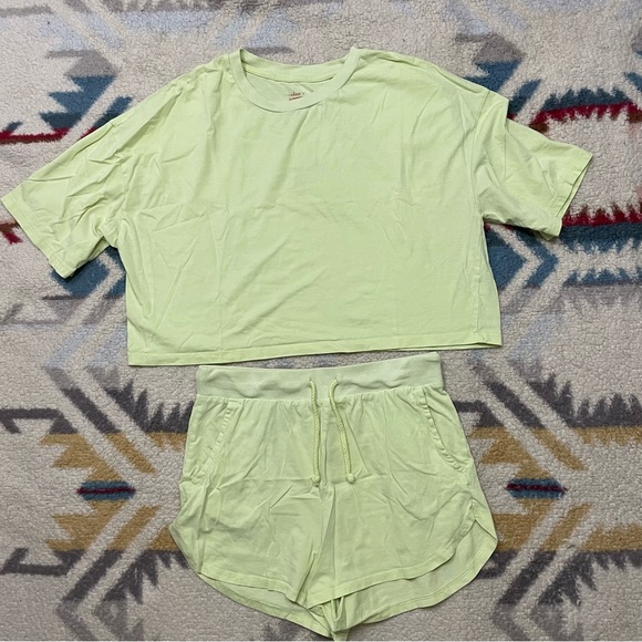 Colsie Women's Yellow Lounge Set w/ Crop Top & Shorts Sz Small - Picture 1 of 8